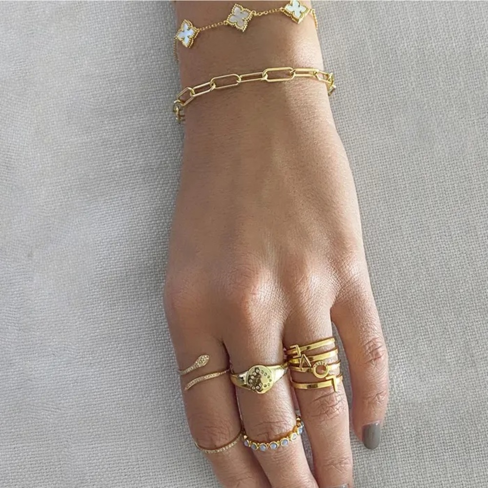 Three alahambra mother of pearl bracelet